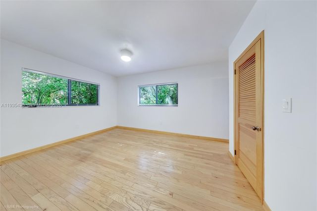 6290 SW 86th St, Miami, FL 33143