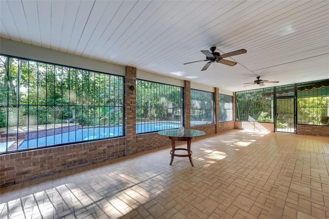 6290 SW 86th St, Miami, FL 33143