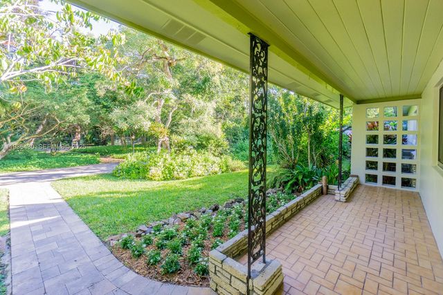 6290 SW 86th St, Miami, FL 33143