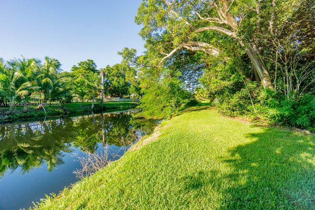 6290 SW 86th St, Miami, FL 33143