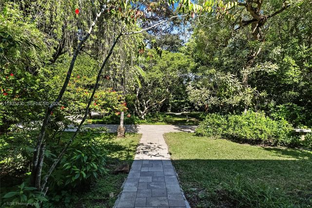 6290 SW 86th St, Miami, FL 33143