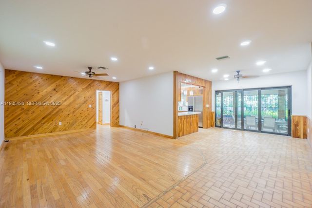 6290 SW 86th St, Miami, FL 33143