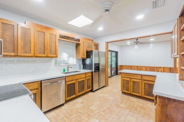 6290 SW 86th St, Miami, FL 33143