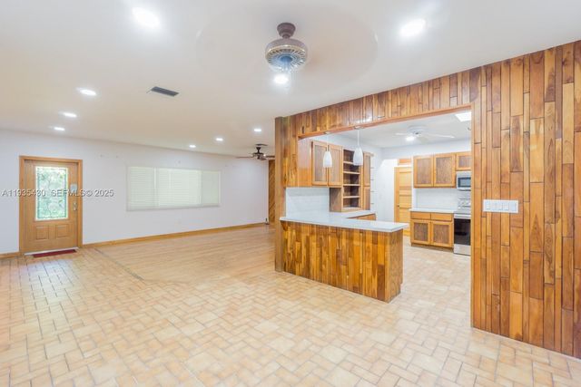 6290 SW 86th St, Miami, FL 33143