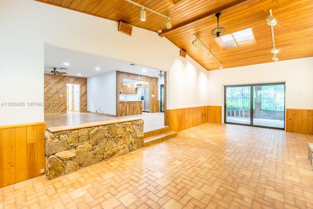 6290 SW 86th St, Miami, FL 33143