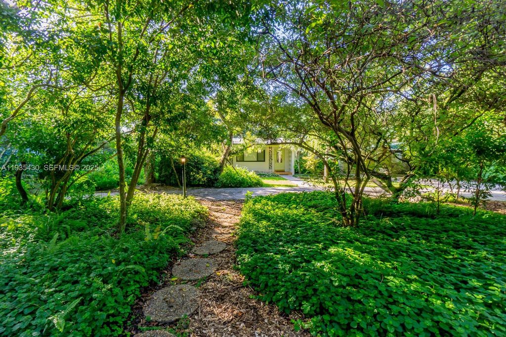 6290 SW 86th St, Miami, FL 33143