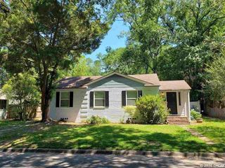 810 NW 9TH AVENUE, Gainesville, FL 32601