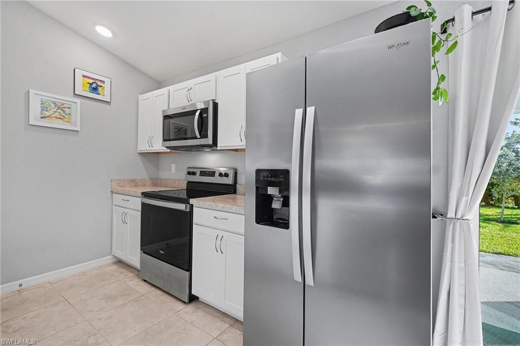 Image 11 of property listing at 2725 NW 19th PL, Cape Coral, FL 33993