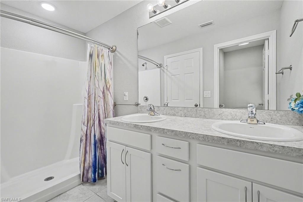 Image 16 of property listing at 2725 NW 19th PL, Cape Coral, FL 33993