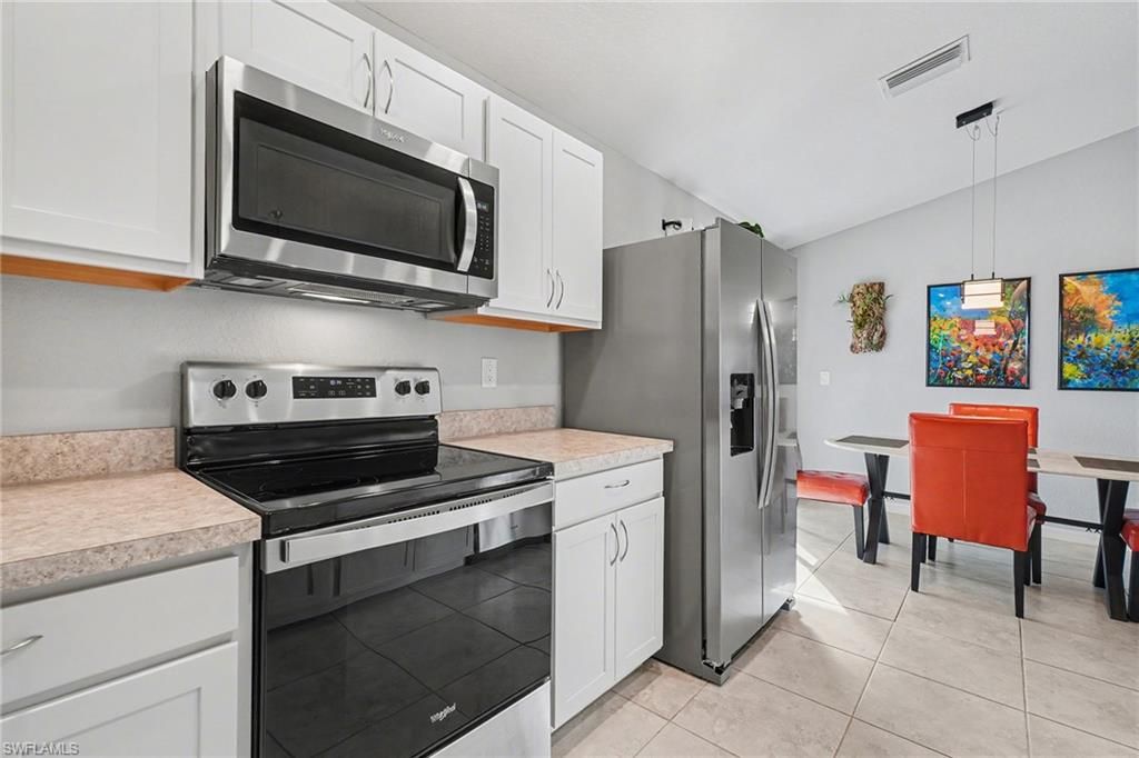 Image 9 of property listing at 2725 NW 19th PL, Cape Coral, FL 33993