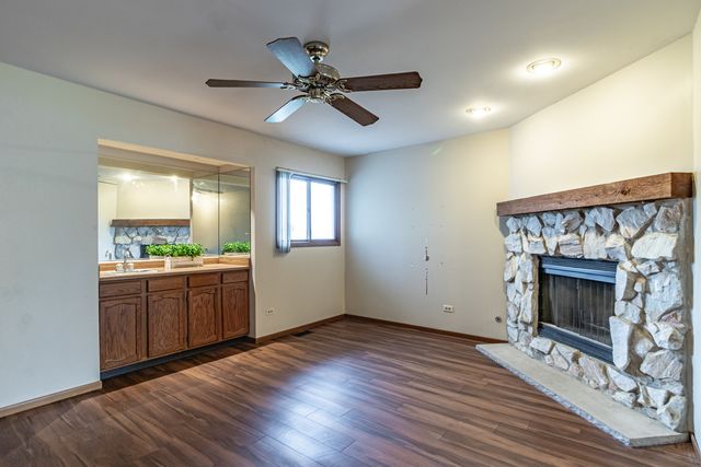 17490 W Chestnut Lane 10D, Gurnee, IL 60031