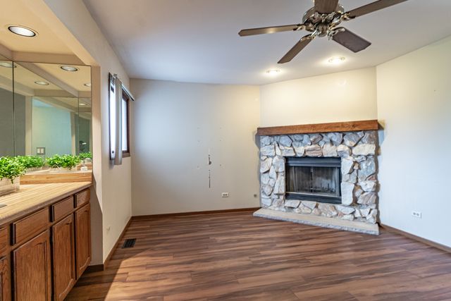 17490 W Chestnut Lane 10D, Gurnee, IL 60031