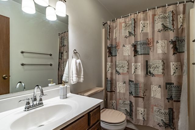 17490 W Chestnut Lane 10D, Gurnee, IL 60031