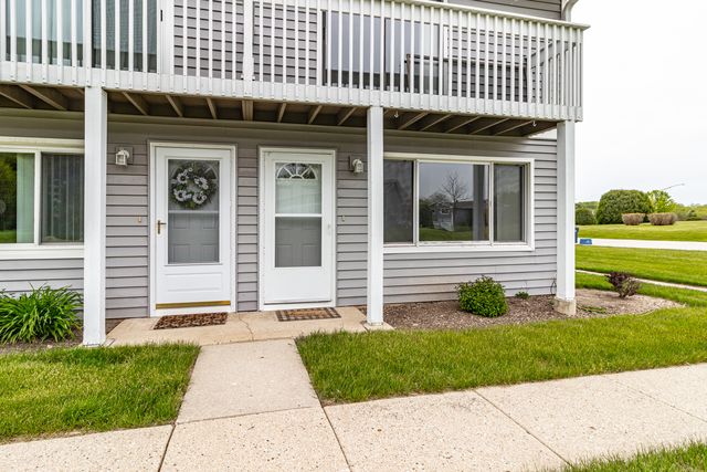 17490 W Chestnut Lane 10D, Gurnee, IL 60031
