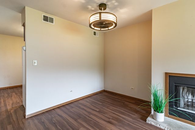 17490 W Chestnut Lane 10D, Gurnee, IL 60031