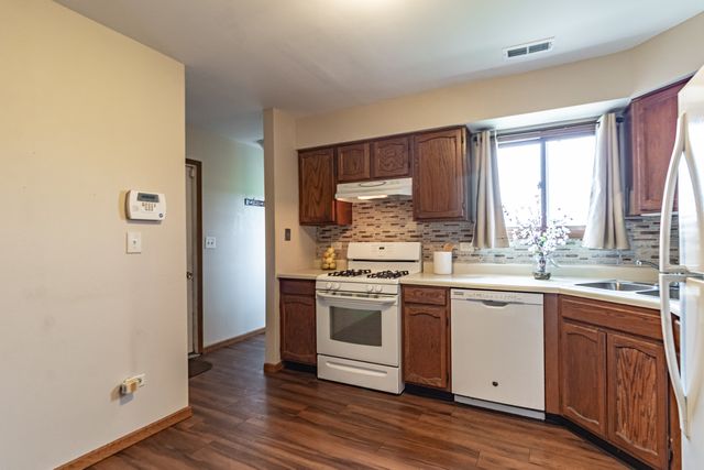 17490 W Chestnut Lane 10D, Gurnee, IL 60031