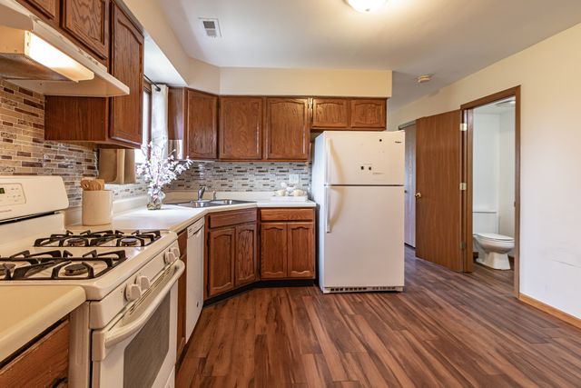 17490 W Chestnut Lane 10D, Gurnee, IL 60031