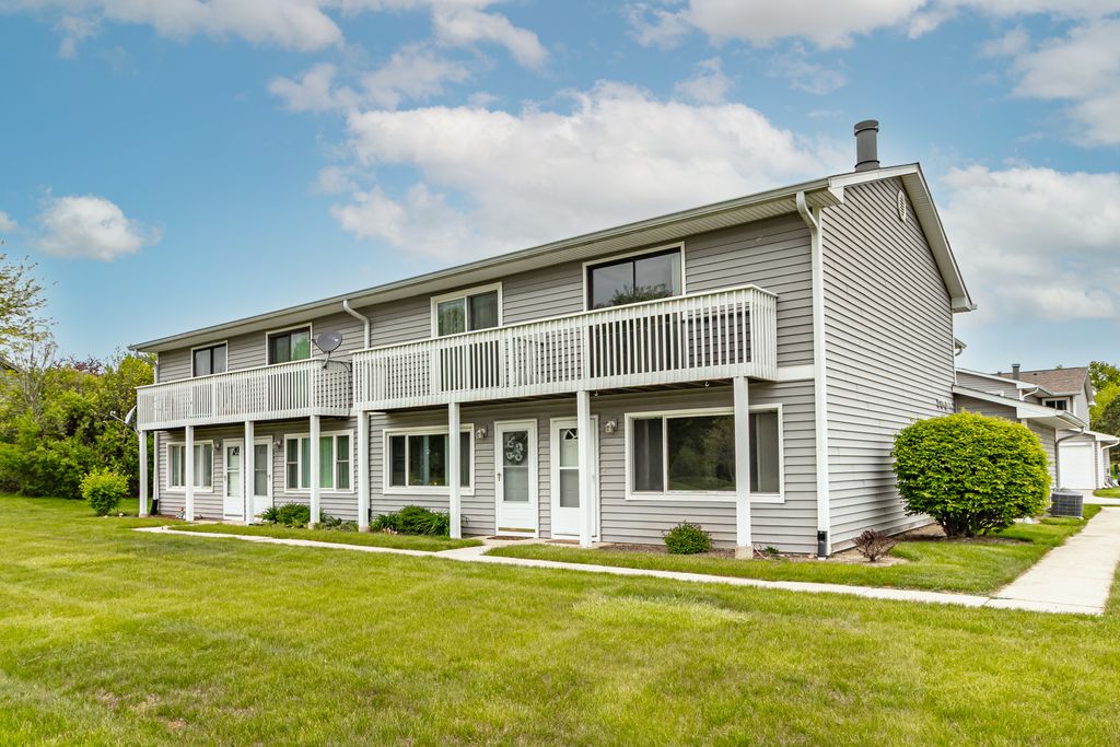 17490 W Chestnut Lane 10D, Gurnee, IL 60031