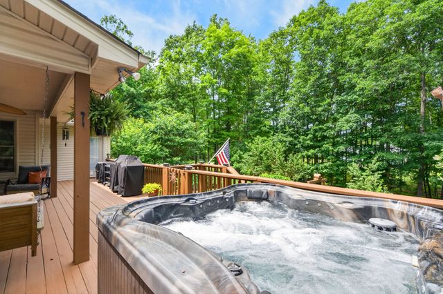 317 Georgee Rd, Jamestown, TN 38556