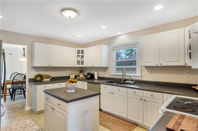 3449 S Crestline DR, Virginia Beach, VA 23464