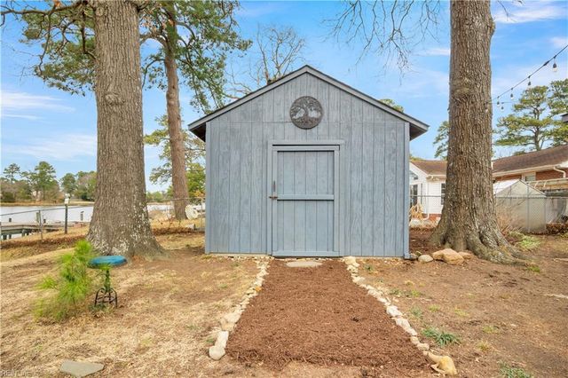 3449 S Crestline DR, Virginia Beach, VA 23464