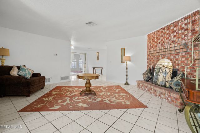 1273 SOUTHWESTERN Drive, El Paso, TX 79912
