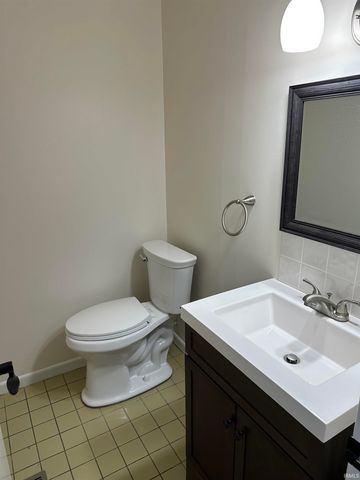 6117 Ashbrooke Road, Evansville, IN 47710