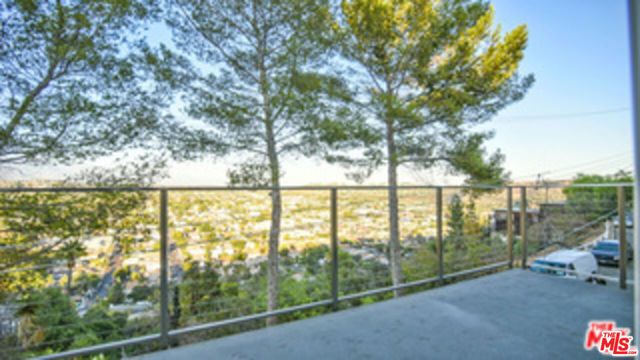 649 Cross Avenue, Los Angeles, CA 90065