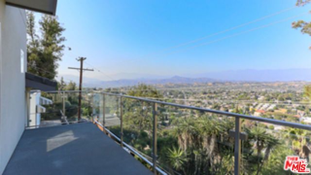 649 Cross Avenue, Los Angeles, CA 90065