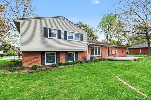2641 Townhill, Troy, MI 48084