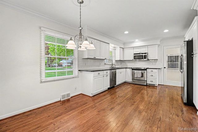 2641 Townhill, Troy, MI 48084