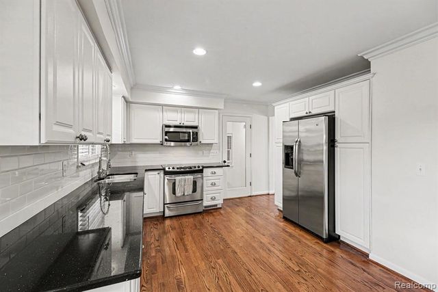 2641 Townhill, Troy, MI 48084