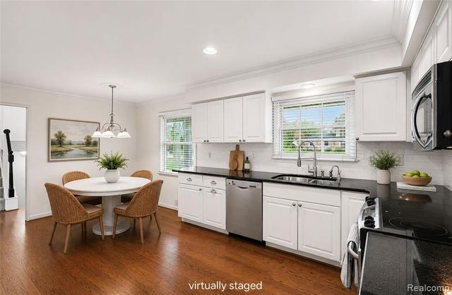 2641 Townhill, Troy, MI 48084