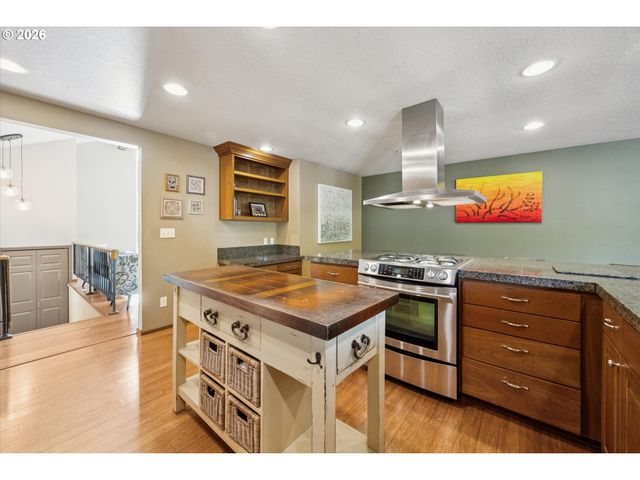 8615 Sw REBECCA Ln, Beaverton, OR 97008