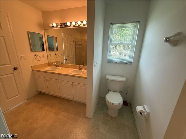 1701 NE 26th TER, Cape Coral, FL 33909