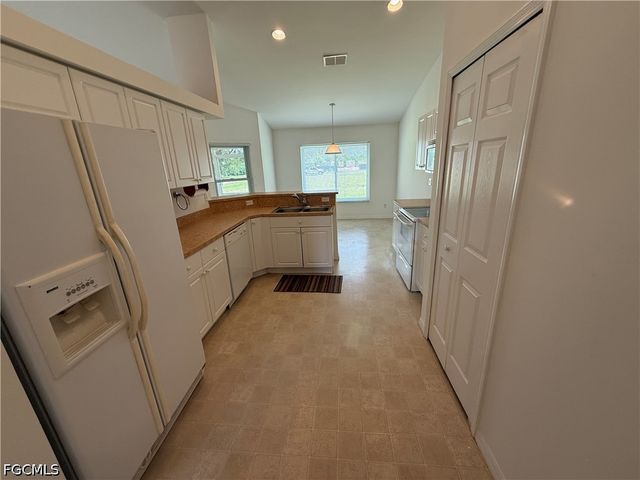 1701 NE 26th TER, Cape Coral, FL 33909