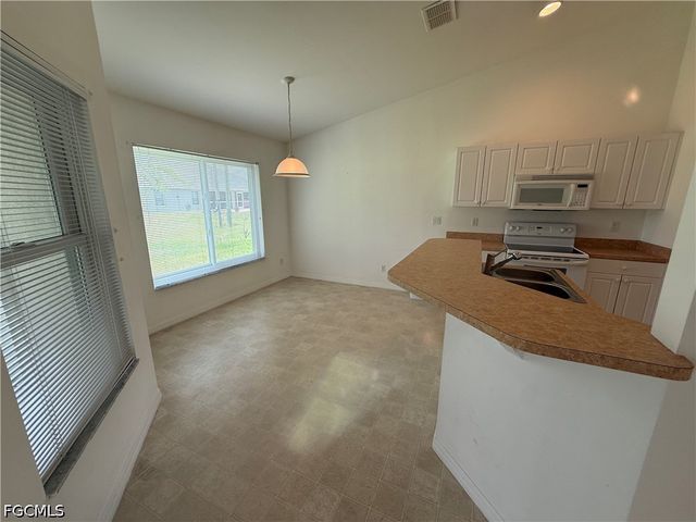 1701 NE 26th TER, Cape Coral, FL 33909