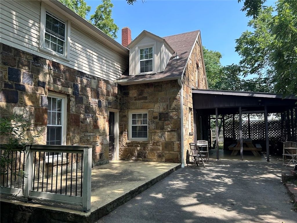 1055 N Pollard Avenue, Fayetteville, AR 72701