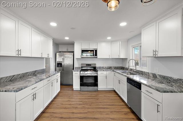 2342 Hartford Avenue, Waterford, MI 48327