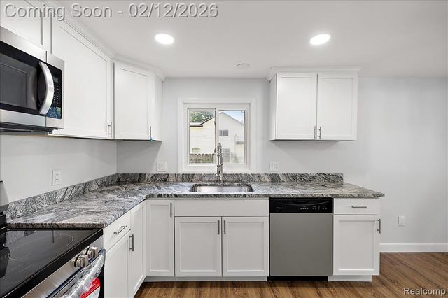 2342 Hartford Avenue, Waterford, MI 48327