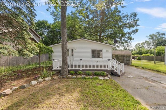 2342 Hartford Avenue, Waterford, MI 48327