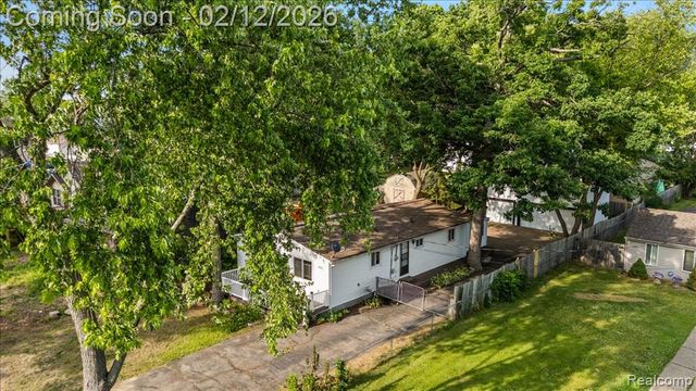 2342 Hartford Avenue, Waterford, MI 48327