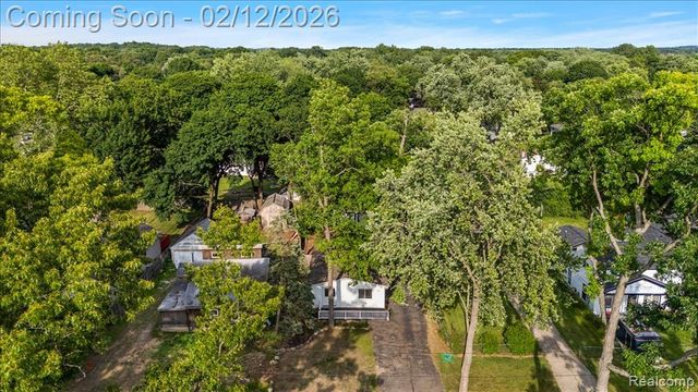 2342 Hartford Avenue, Waterford, MI 48327