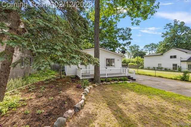 2342 Hartford Avenue, Waterford, MI 48327