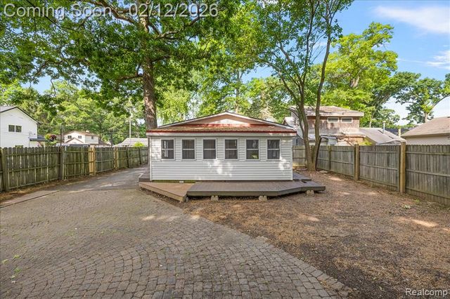 2342 Hartford Avenue, Waterford, MI 48327