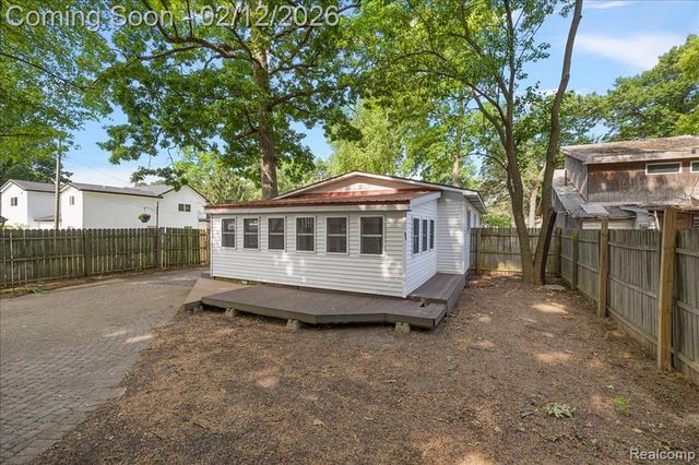 2342 Hartford Avenue, Waterford, MI 48327