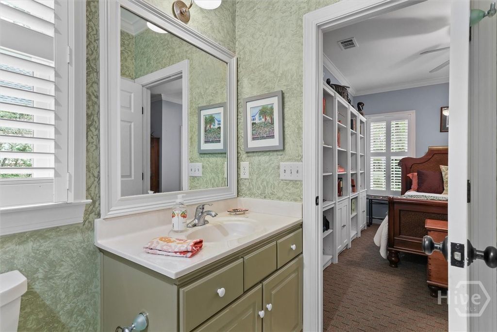 Image 13 of property listing at 105 Baymeadow Point, Savannah, GA 31405