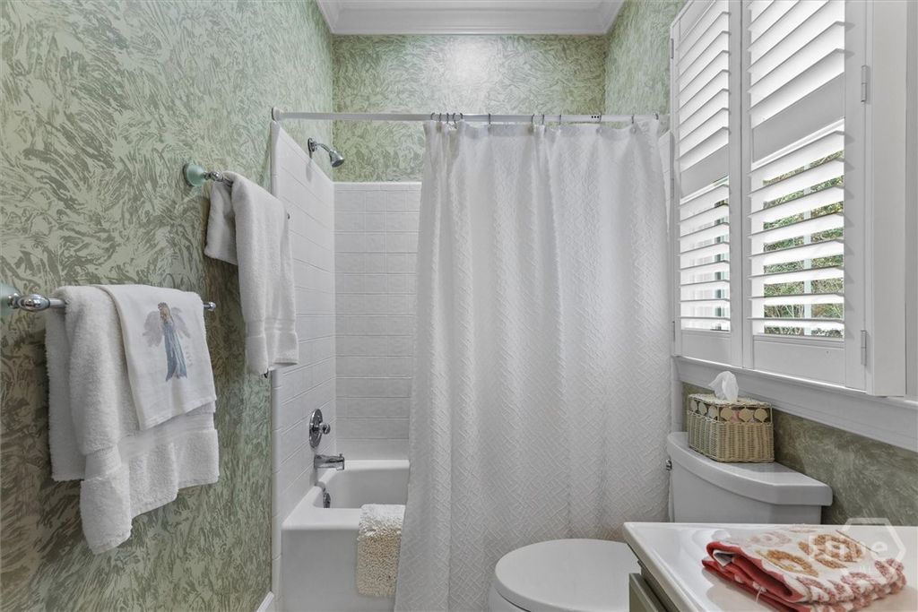 Image 14 of property listing at 105 Baymeadow Point, Savannah, GA 31405