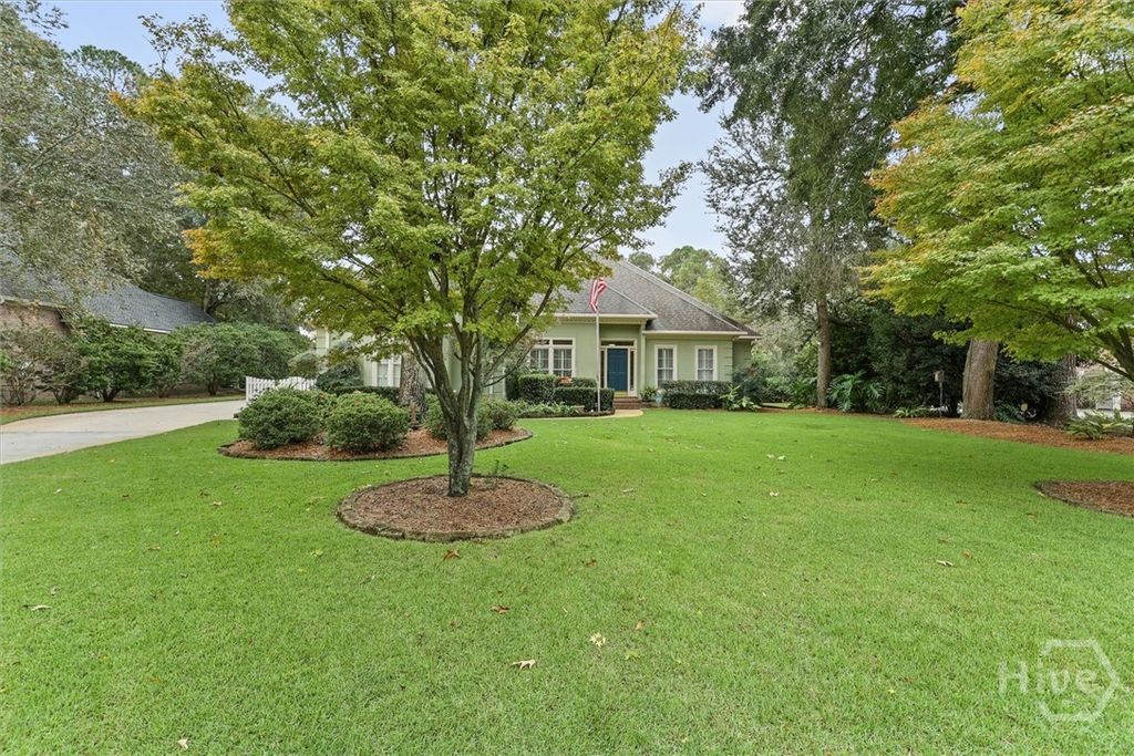 Image 3 of property listing at 105 Baymeadow Point, Savannah, GA 31405