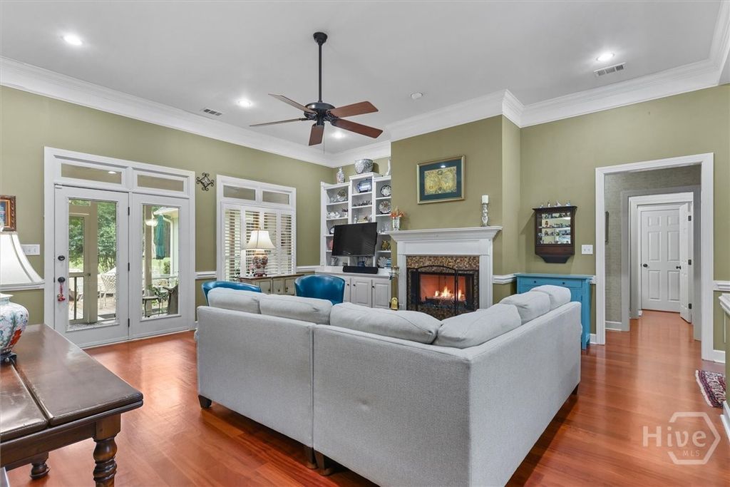 Image 36 of property listing at 105 Baymeadow Point, Savannah, GA 31405